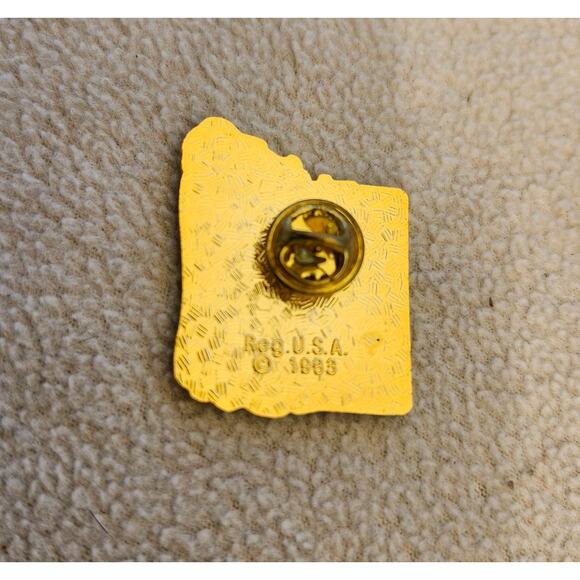 Vintage 1983 Medieval Santa Pin Christmas Saint Nick - Picture 2 of 5